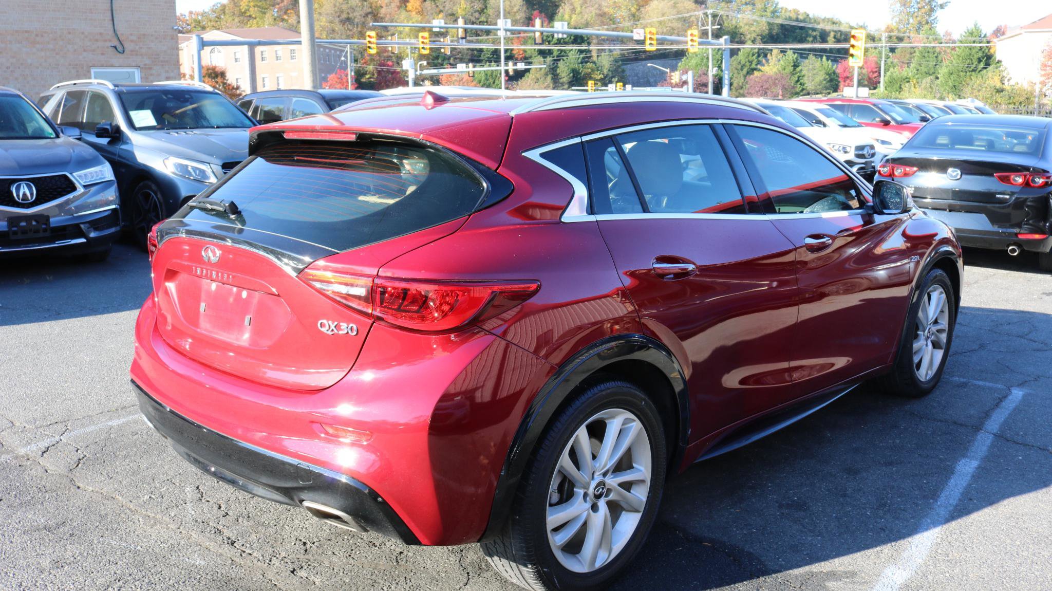 Used 2019 INFINITI QX30 FWD image 10