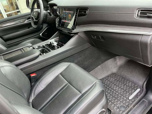 Used 2022 Jeep Wagoneer Series III w/ Flexible Seating Group image 23