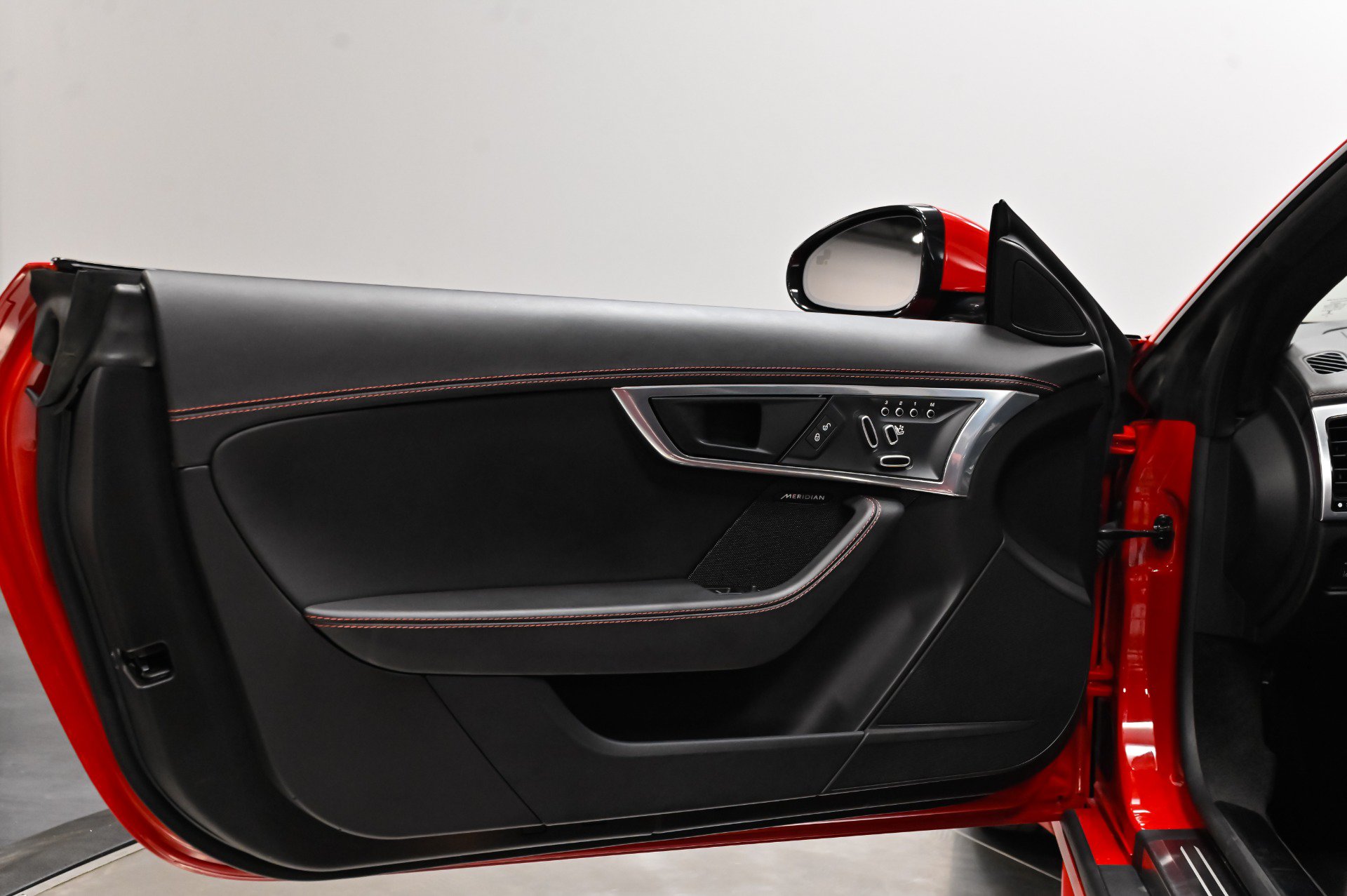 Used 2020 Jaguar F-TYPE Convertible RWD image 33