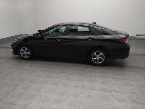 Used 2021 Hyundai Elantra SE FWD image 3