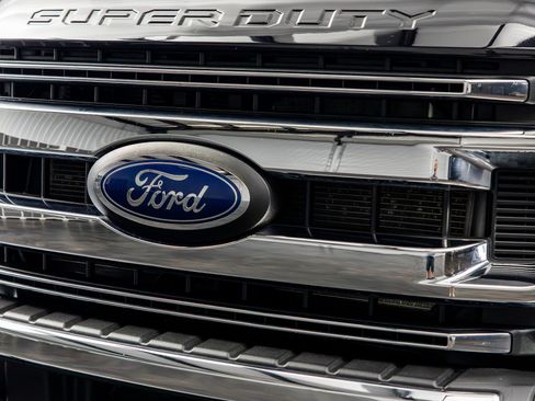 Used 2021 Ford F250 XLT w/ FX4 Off-Road Package image 4