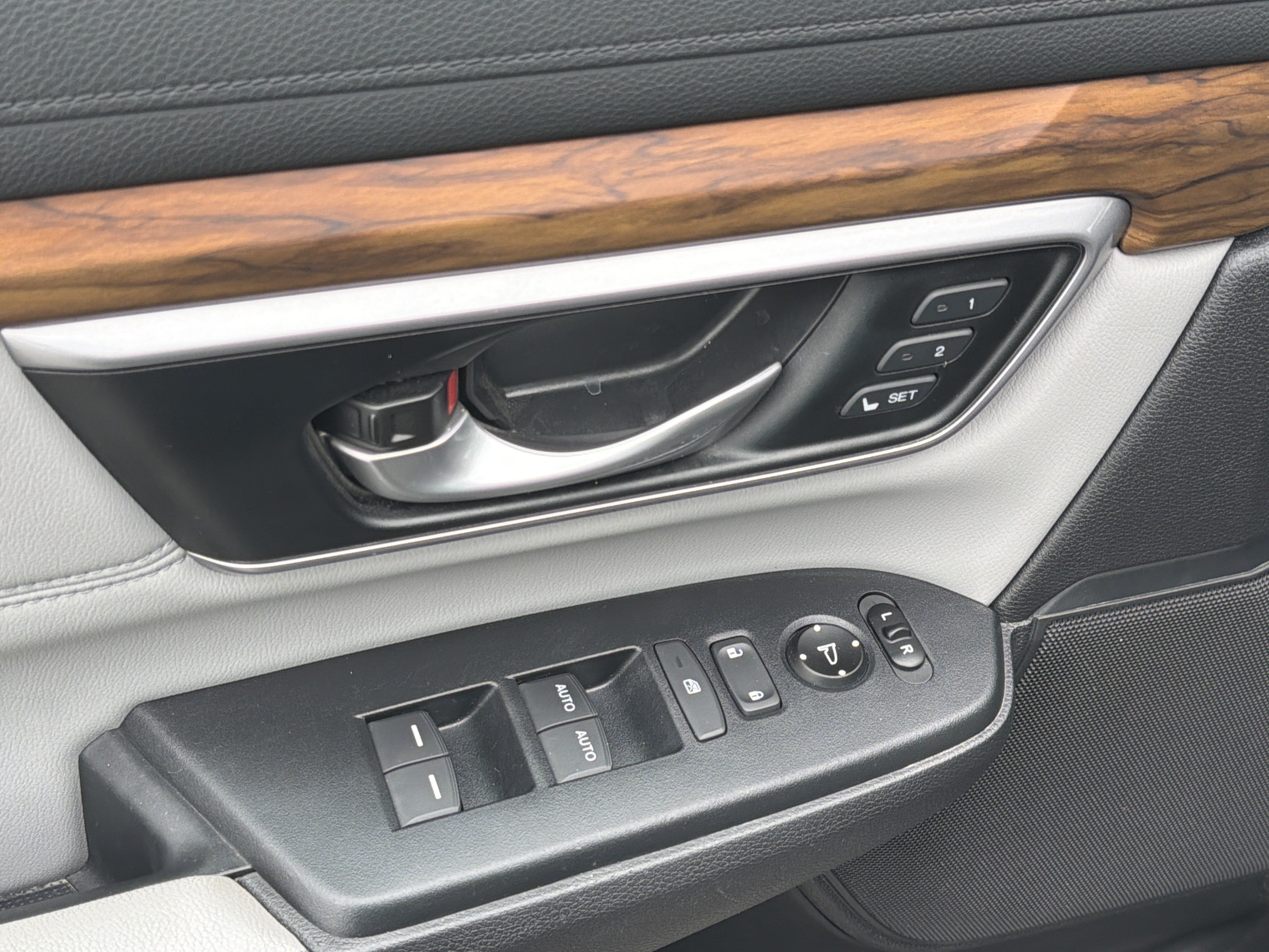 Used 2017 Honda CR-V EX-L image 16