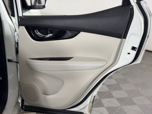 Used 2021 Nissan Rogue Sport SV image 33