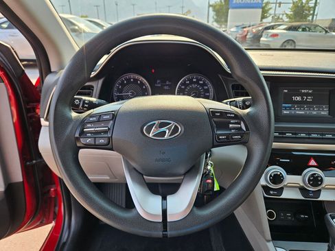 Used 2019 Hyundai Elantra SE FWD image 18