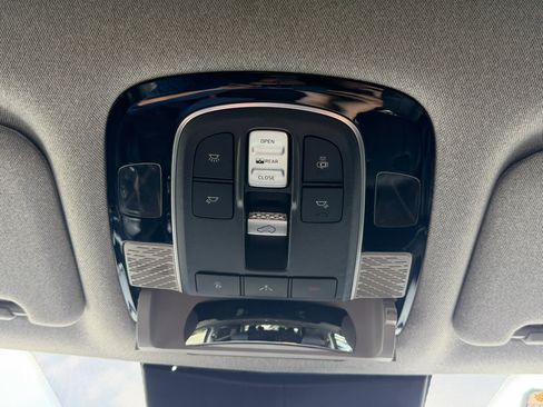 Used 2021 Hyundai Palisade Limited FWD image 23