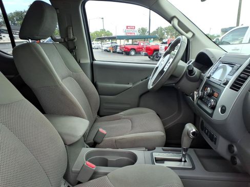 Used 2015 Nissan Frontier SV w/ SV Value Truck Package RWD image 11