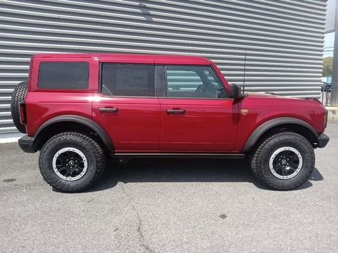 New 2025 Ford Bronco Badlands w/ Sasquatch Package image 2