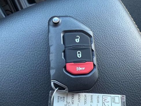 Used 2026 Jeep Wrangler Unlimited Sahara AWD/4WD image 30