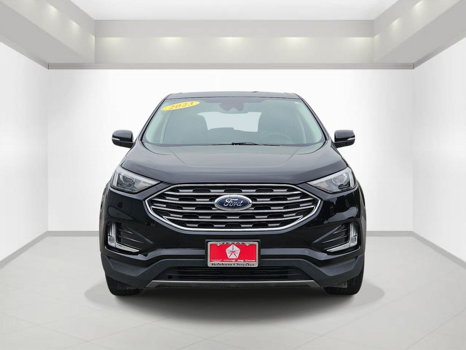 Used 2023 Ford Edge Titanium AWD/4WD image 2