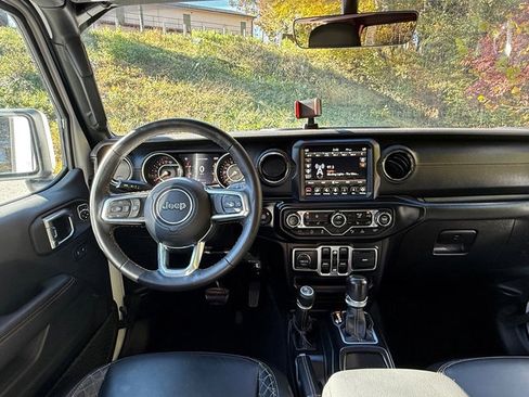 Used 2021 Jeep Gladiator Overland image 11