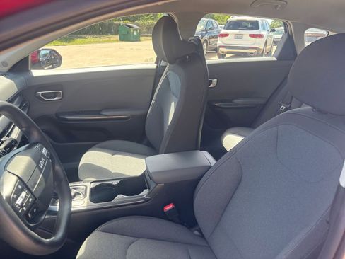Used 2025 Kia K4 LXS image 25