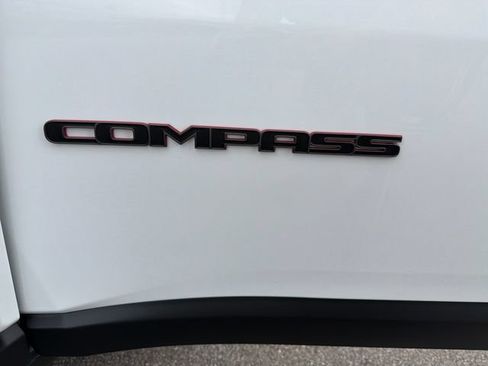 Used 2022 Jeep Compass Trailhawk w/ Trailhawk Convenience Group AWD/4WD image 37