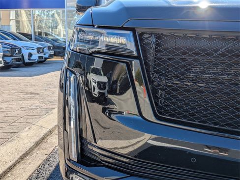 Used 2023 Cadillac Escalade Sport Platinum w/ LPO, ONYX Package image 10