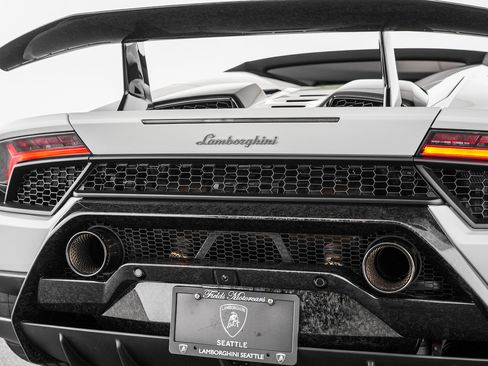 Used 2018 Lamborghini Huracan Performante AWD/4WD image 50