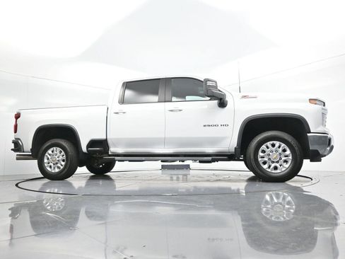 Used 2025 Chevrolet Silverado 2500 LT AWD/4WD image 38