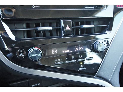 Used 2024 Toyota Camry SE image 27