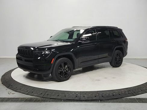 Used 2022 Jeep Grand Cherokee L Laredo RWD image 3