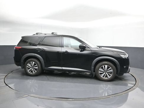 Used 2024 Nissan Pathfinder SL FWD image 6