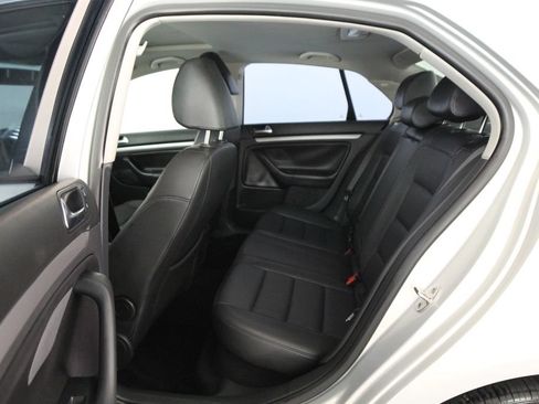Used 2010 Volkswagen Jetta Limited Edition FWD image 27