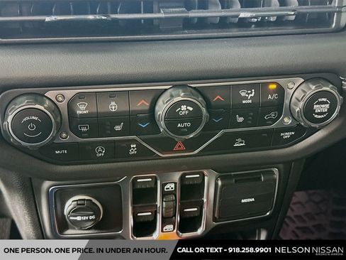 Used 2025 Jeep Gladiator Sport AWD/4WD image 15