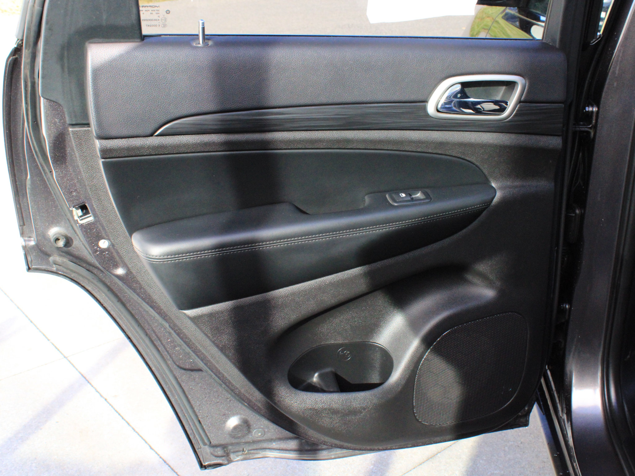 Used 2019 Jeep Grand Cherokee Laredo AWD/4WD image 30