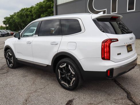 Used 2025 Kia Telluride S FWD image 6