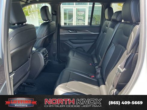 Used 2025 Jeep Grand Cherokee Limited AWD/4WD image 13