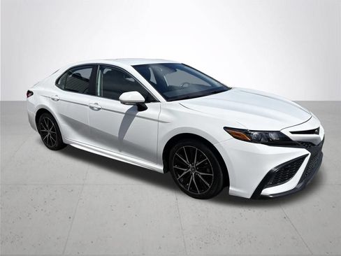 Used 2024 Toyota Camry SE FWD image 4
