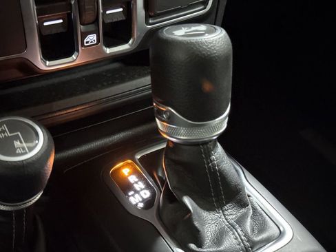 Used 2025 Jeep Wrangler Unlimited Sahara AWD/4WD image 17