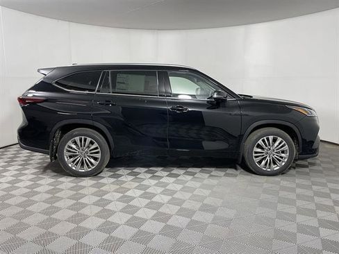 New 2026 Toyota Highlander Platinum AWD/4WD image 4