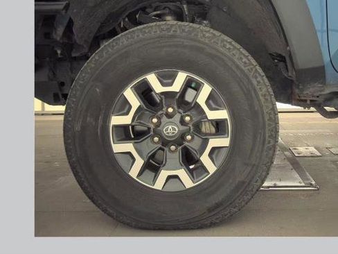 Used 2019 Toyota Tacoma TRD Off-Road AWD/4WD image 8