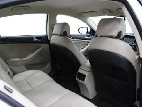 Used 2016 Kia Cadenza image 22