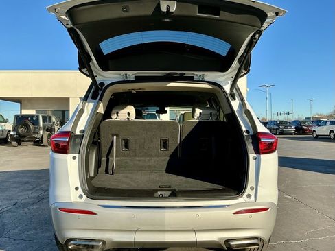 Used 2020 Buick Enclave Essence image 17