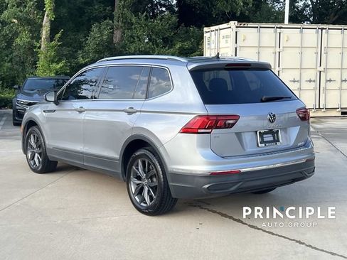 Used 2023 Volkswagen Tiguan SE w/ Panoramic Sunroof Package FWD image 11