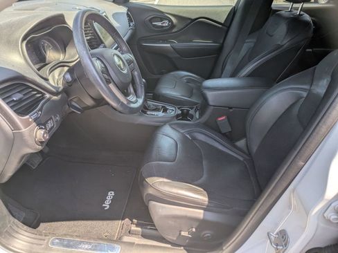 Used 2019 Jeep Cherokee Limited AWD/4WD image 20