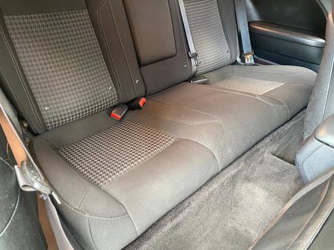 Used 2016 Dodge Challenger SXT image 40