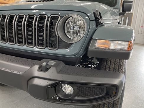 New 2026 Jeep Gladiator Sport image 10