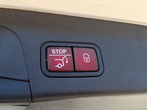 Used 2023 Mercedes-Benz GLS 580 4MATIC image 33