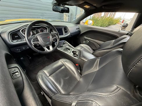 Used 2017 Dodge Challenger GT w/ Driver Convenience Group image 6