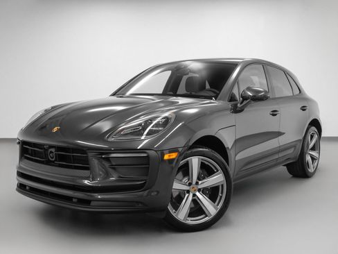 Used 2025 Porsche Macan image 1