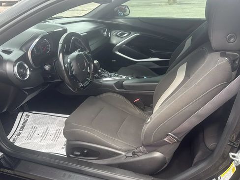 Used 2017 Chevrolet Camaro LT w/ Technology Package RWD image 10