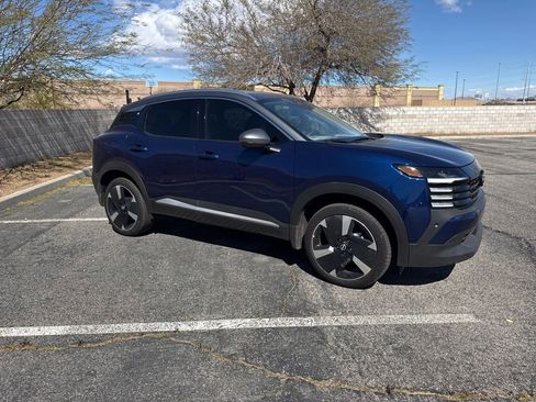 Used 2025 Nissan Kicks SR image 5