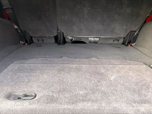 Used 2010 Jeep Wrangler Unlimited Rubicon image 21