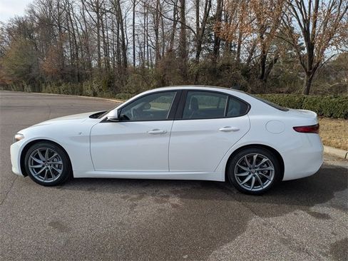 Used 2022 Alfa Romeo Giulia Ti image 2