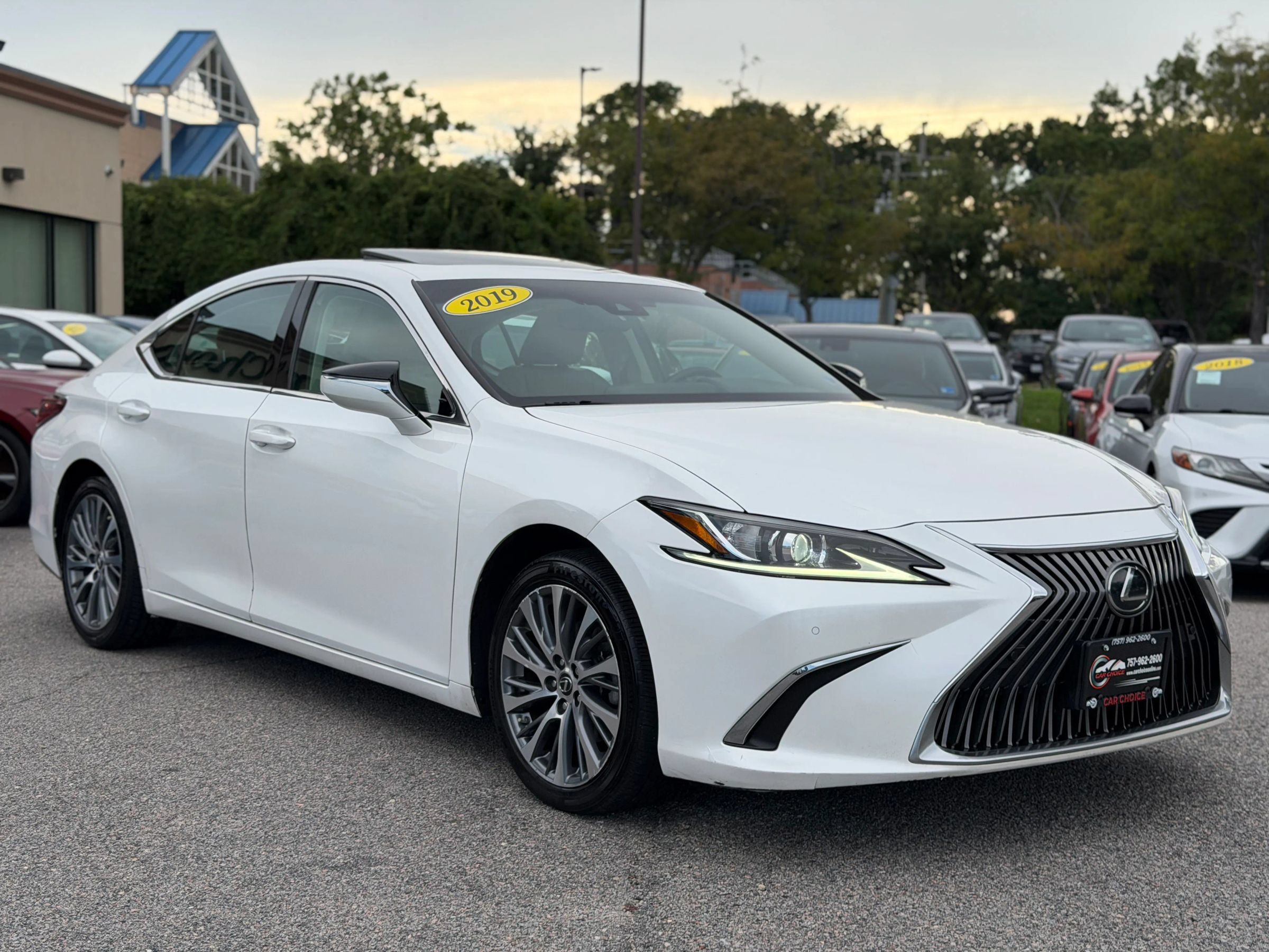 Used 2019 Lexus ES 350 w/ Premium Package FWD image 4