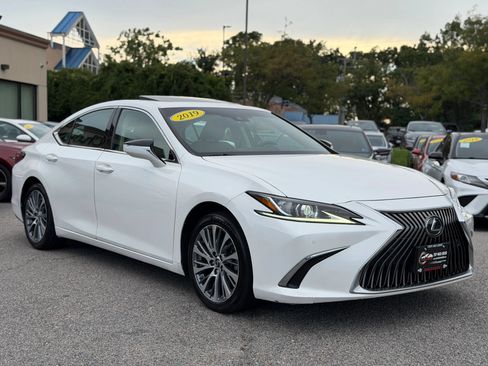 Used 2019 Lexus ES 350 w/ Premium Package FWD image 4
