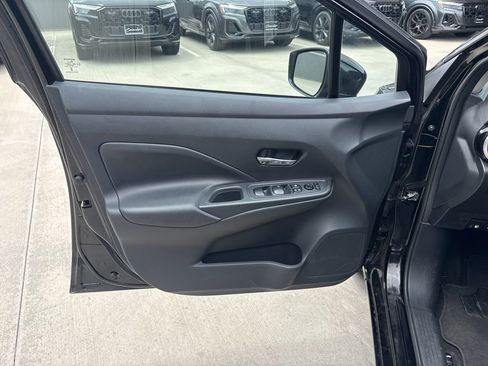 Used 2025 Nissan Versa SV FWD image 10