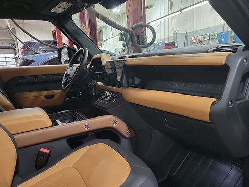 Used 2024 Land Rover Defender 110 X image 29