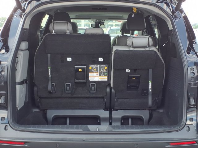 Certified 2026 Toyota Sienna XLE FWD image 8