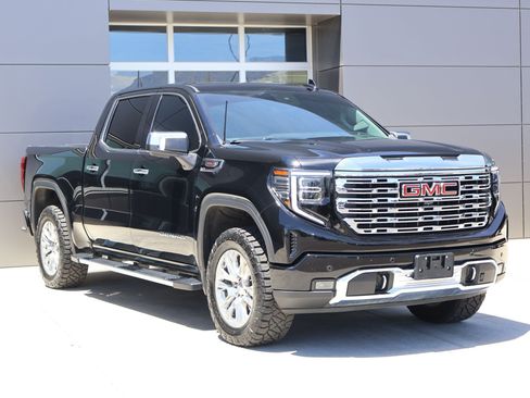 Used 2023 GMC Sierra 1500 Denali w/ Technology Package AWD/4WD image 3